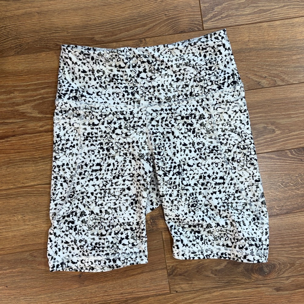 ✨3/$20✨ Old Navy High-Waisted PowerSoft Biker Shorts - Picture 3 of 5